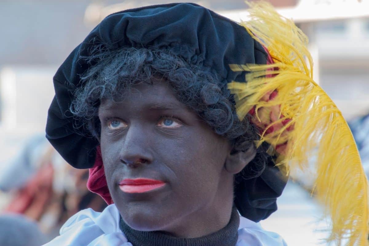 Zwarte Piet is Sinterklaas's helper