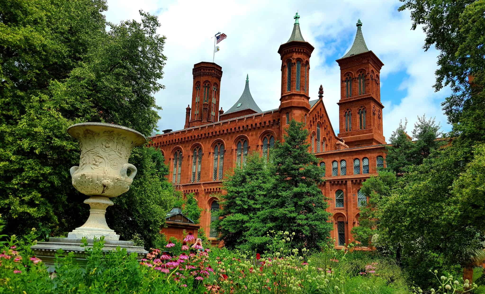 how to visit smithsonian museums
