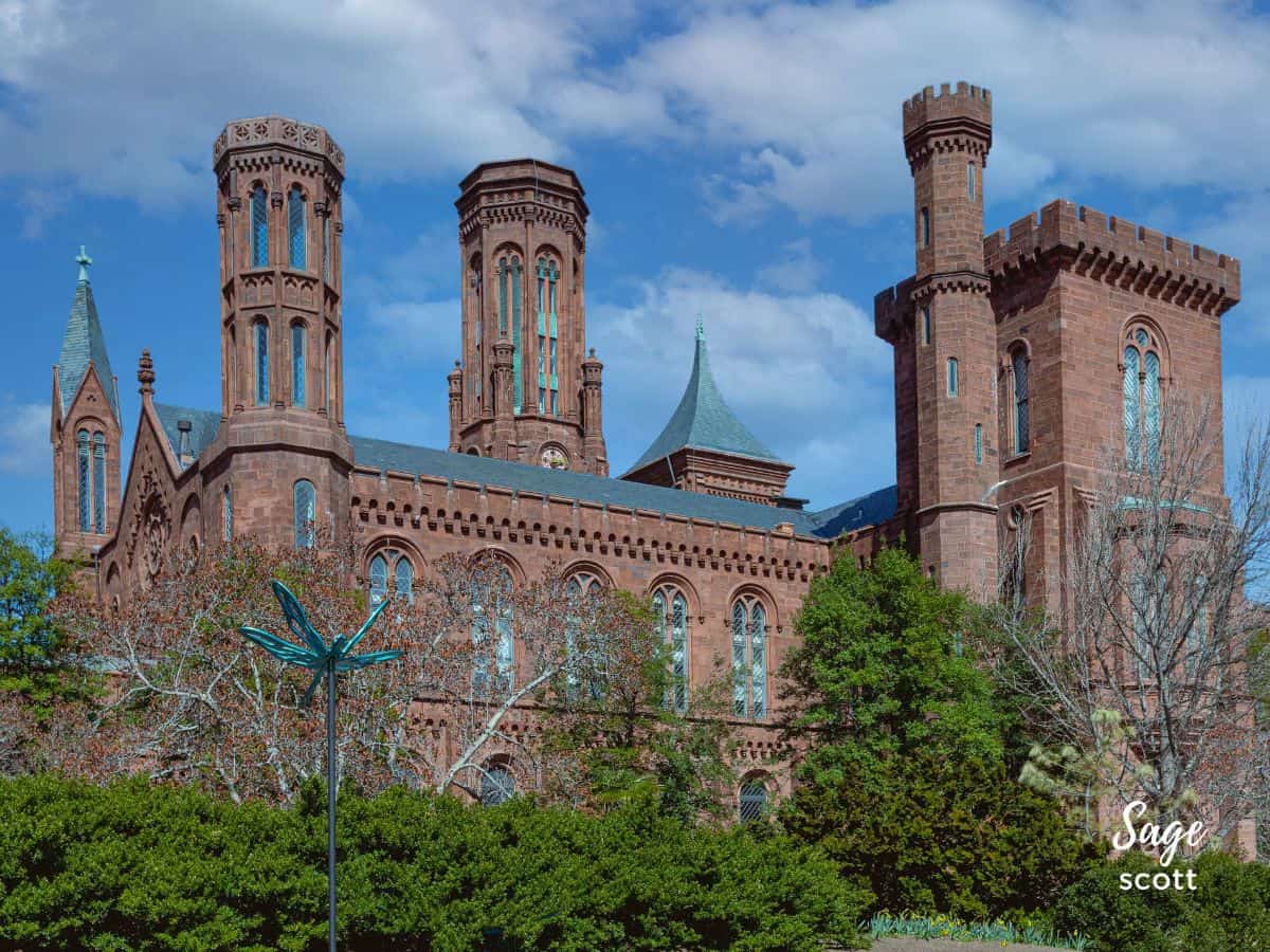 Visiting with Groups  Smithsonian Institution