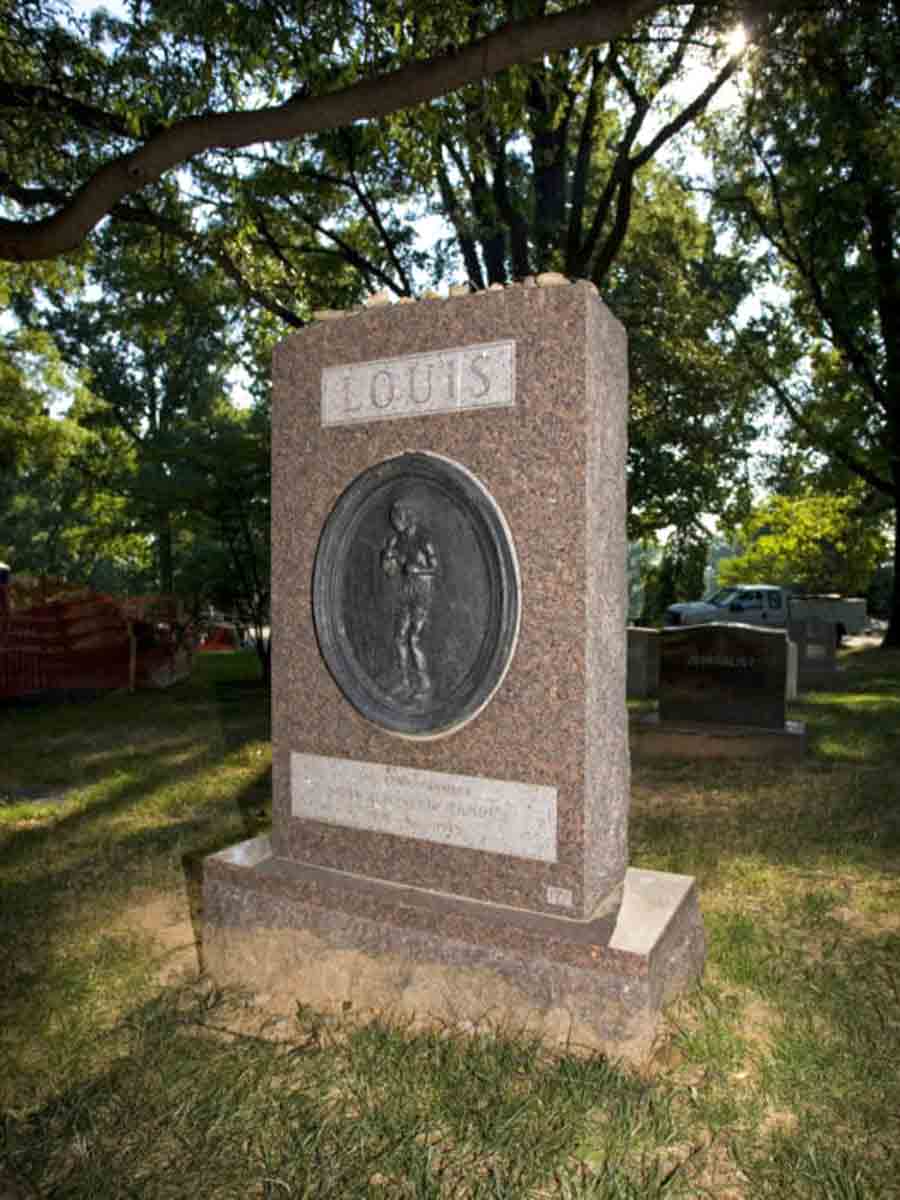 Joe Louis's grave at Arlington.