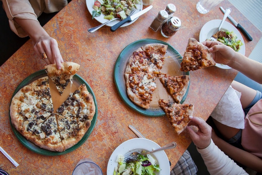 Kids eat free at Spin! Pizza in Kansas City on Sunday.