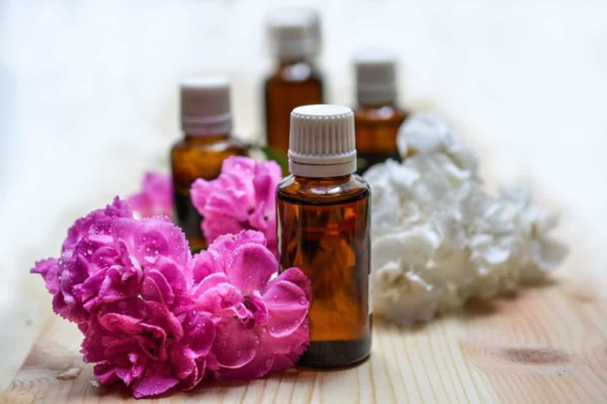 Essential oils can help you avoid getting sick when traveling