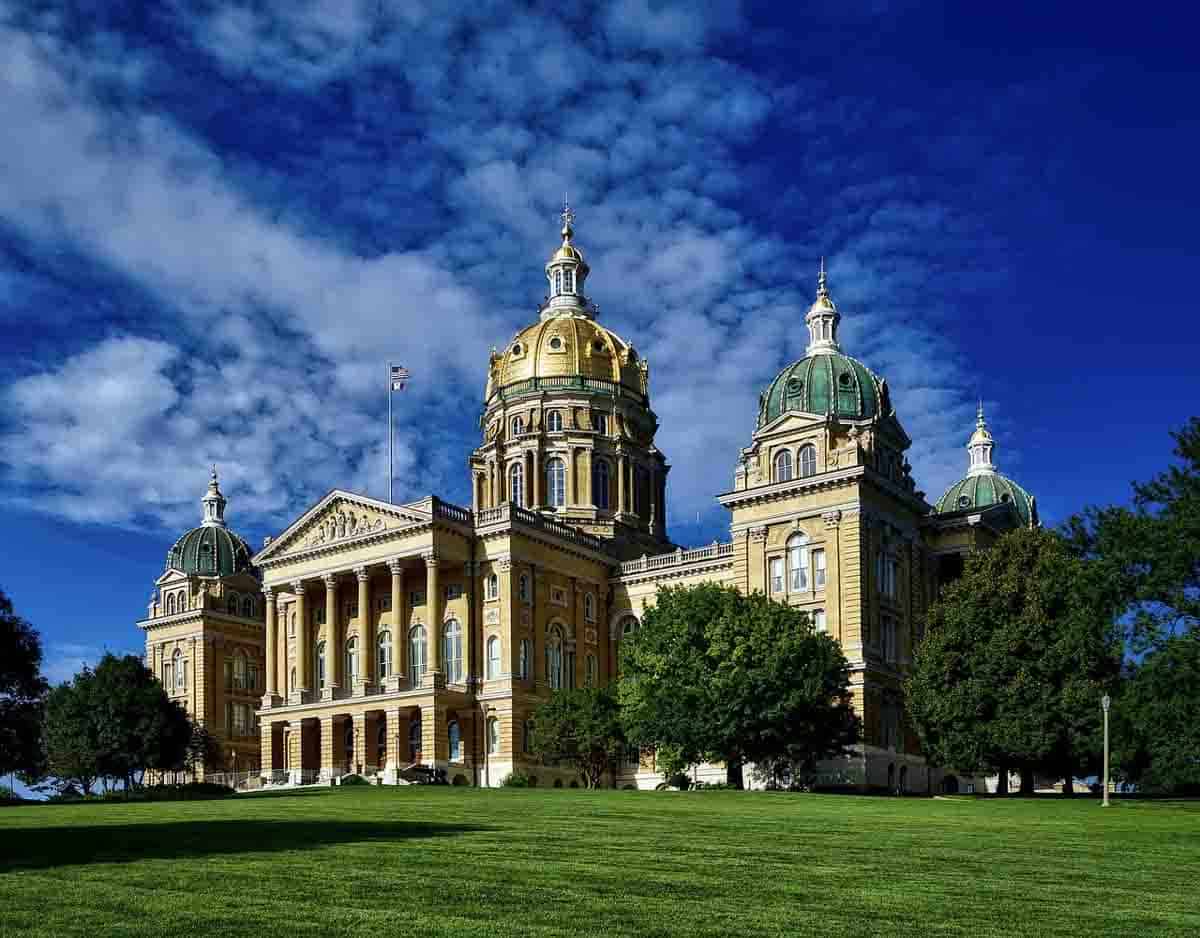 Des Moines is a day trip from Kansas City