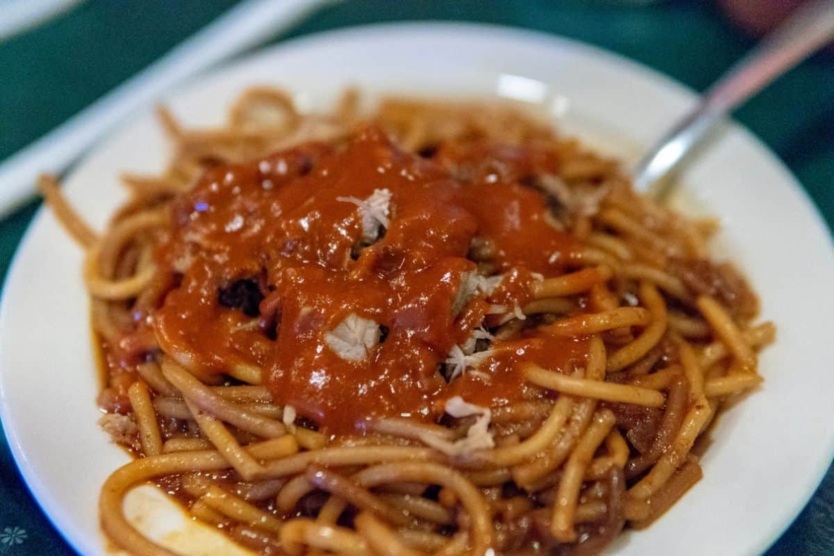 A bowl of spaghetti topped with Memphis-style shredded barbeque pork