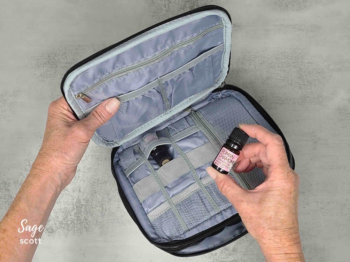 Soft-sided double layer essential oil carrying case