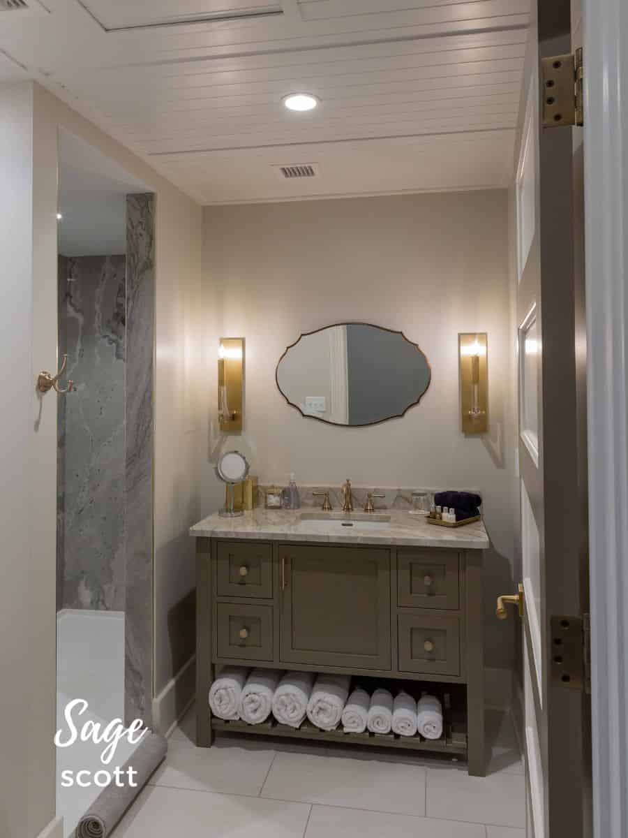 Guestroom bathroom at The Lodge