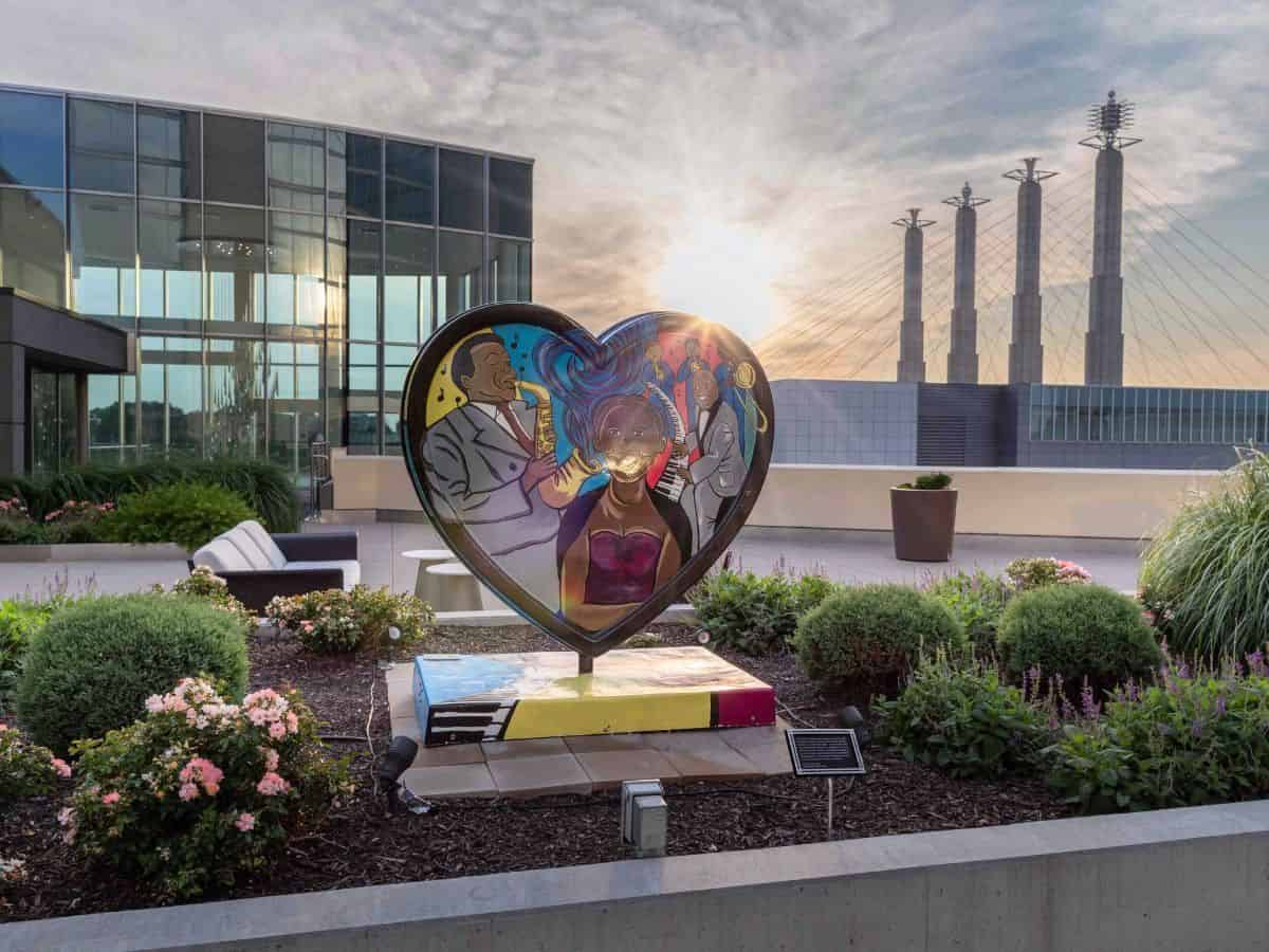 A heart-shaped sculpture adorns the rooftop of Loews Kansas City Hotel.