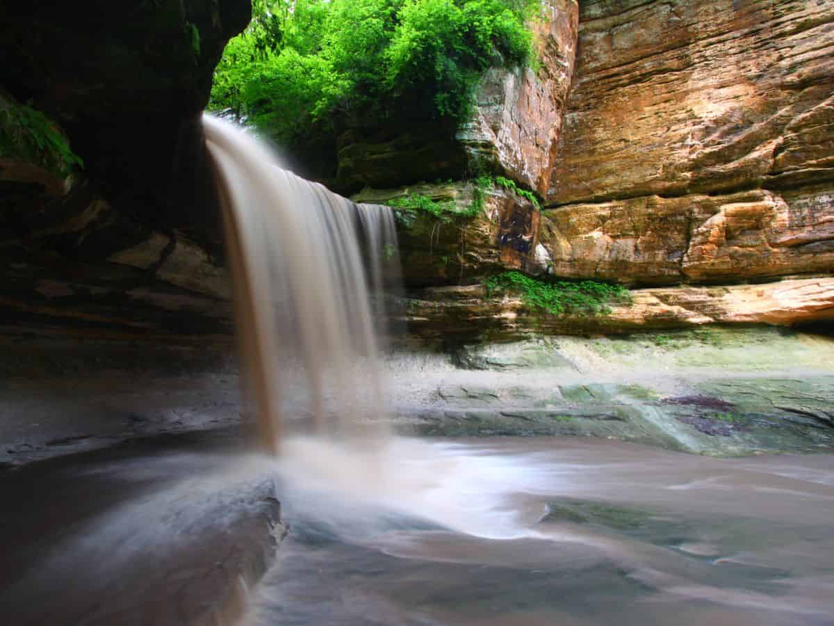 The Lasalle Falls waterfall at Starved Rock State Park in Central Illinois.