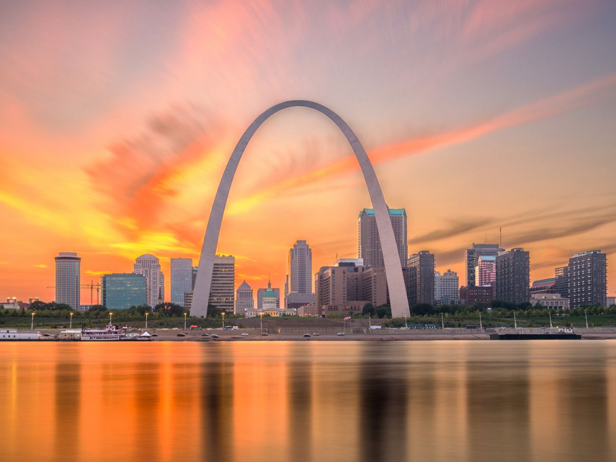 Sunset over the St. Louis skyline with the Gateway Arch in the foreground.